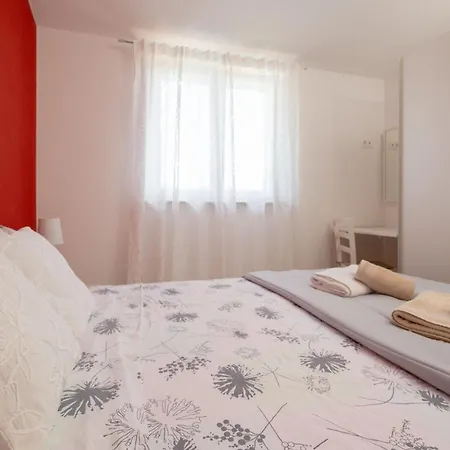 Daus